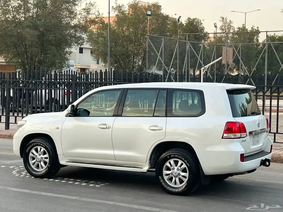 للبيع جيب لاندكروزر ((GXR 2011 نظيف جدا )) 10