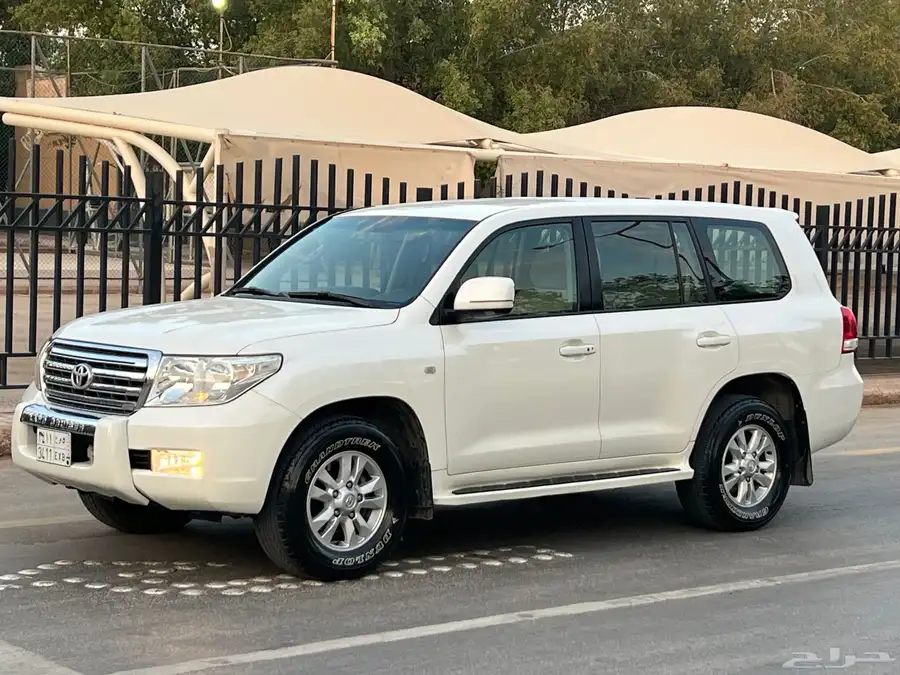 للبيع جيب لاندكروزر ((GXR 2011 نظيف جدا )) 8