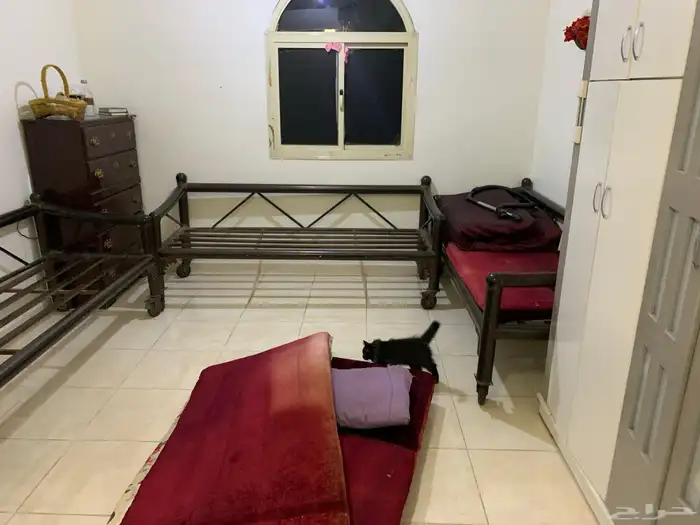 جلسات حديد 6 قطع 4 موضحة ف الصورة واثنين صغار 1