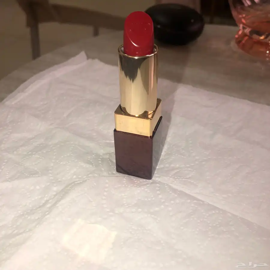 مستحضرات تجميل مع هدية واحده 3