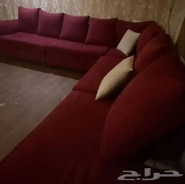 كنب عنابي طقم كامل للبيع يحمل اكثر من 10 افراد 1