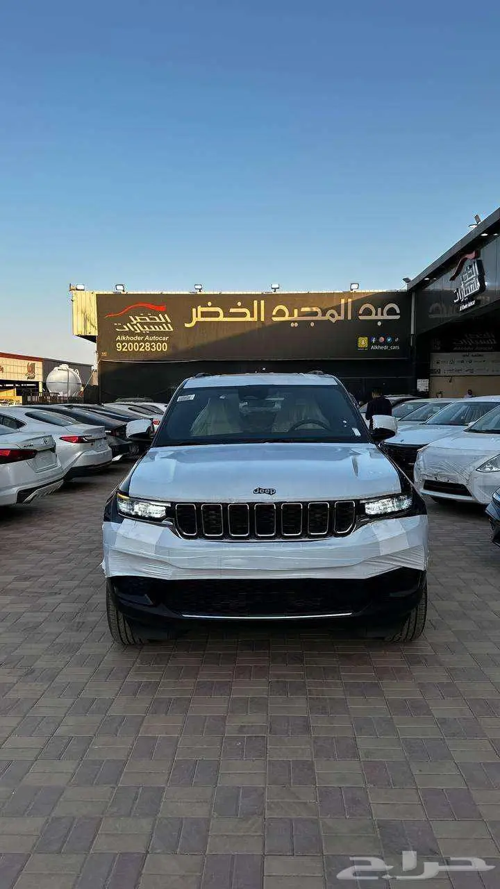 جيب قراند شيروكي لاريدو 2025 لدى شركة الخضر للسيارات 9