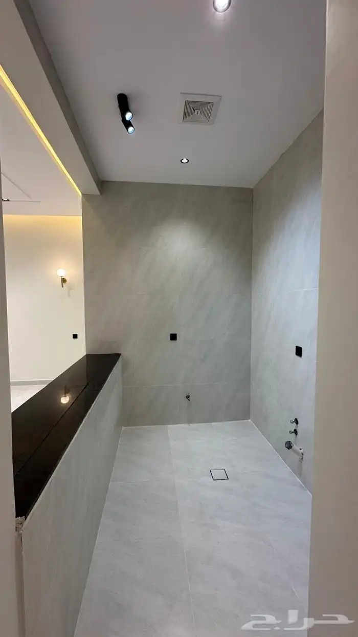 شقق ارضيه وروفات علويه للبيع خميس مشيط حي اليرموك 40