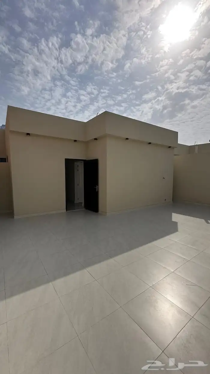 شقق ارضيه وروفات علويه للبيع خميس مشيط حي اليرموك 44
