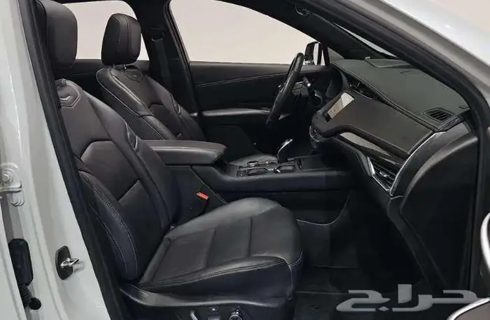كاديلاك XT4 2023 10
