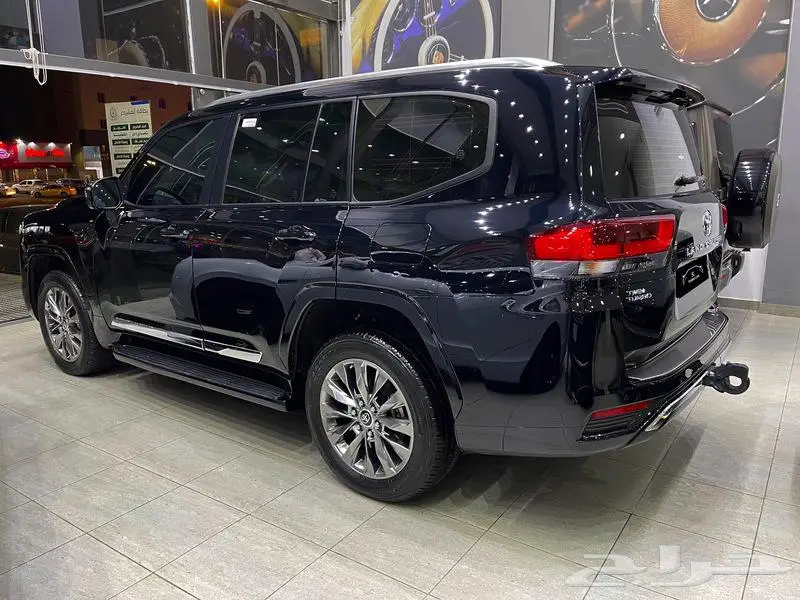 تويوتا - لاندكروزر جي اكس ار - 2024 GXR 4 عبداللطيف جميل 5