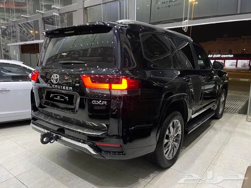 تويوتا - لاندكروزر جي اكس ار - 2024 GXR 4 عبداللطيف جميل 6