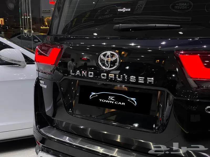 تويوتا - لاندكروزر جي اكس ار - 2024 GXR 4 عبداللطيف جميل 12