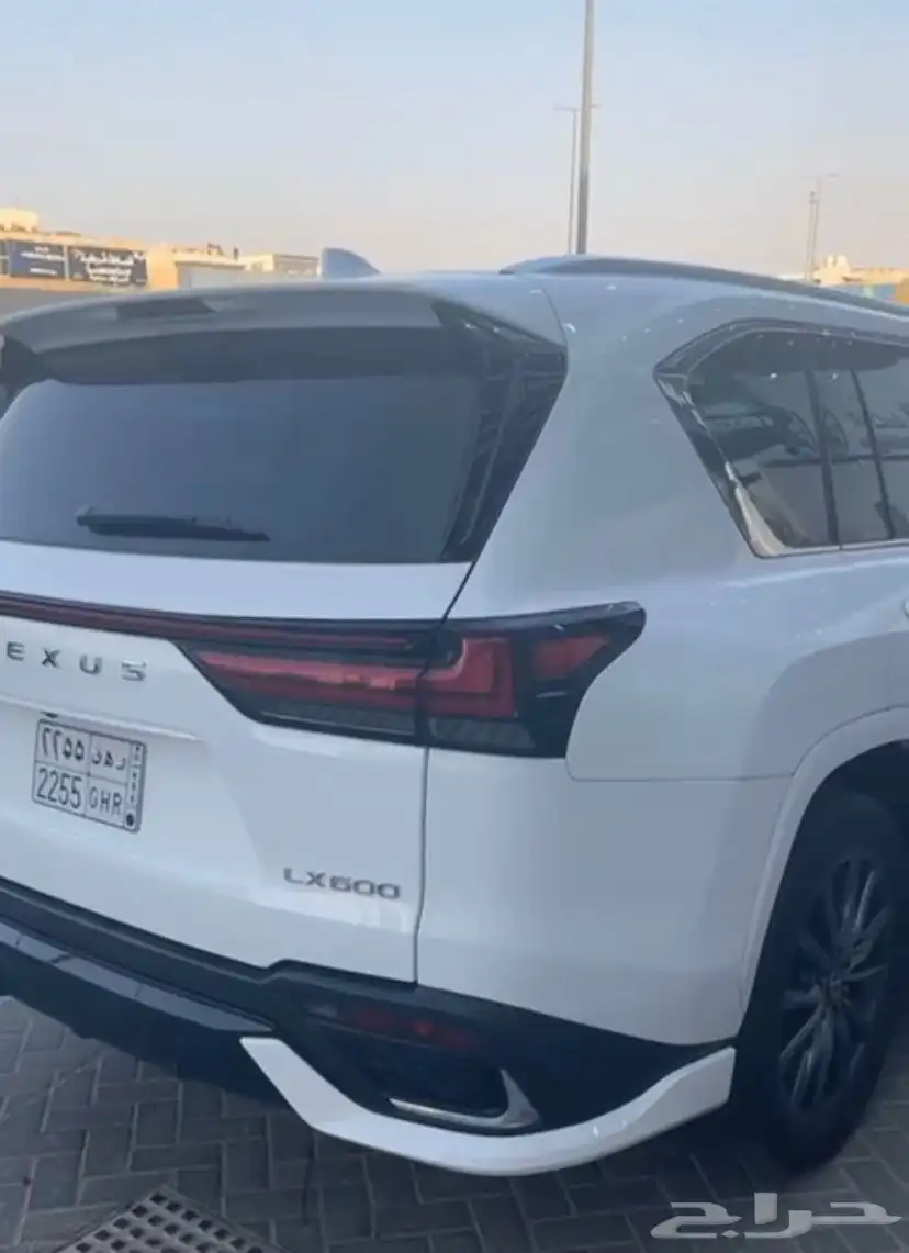 لكزس lx 600-2025 اف سبورت ماشي 26 الف اول مالك 3