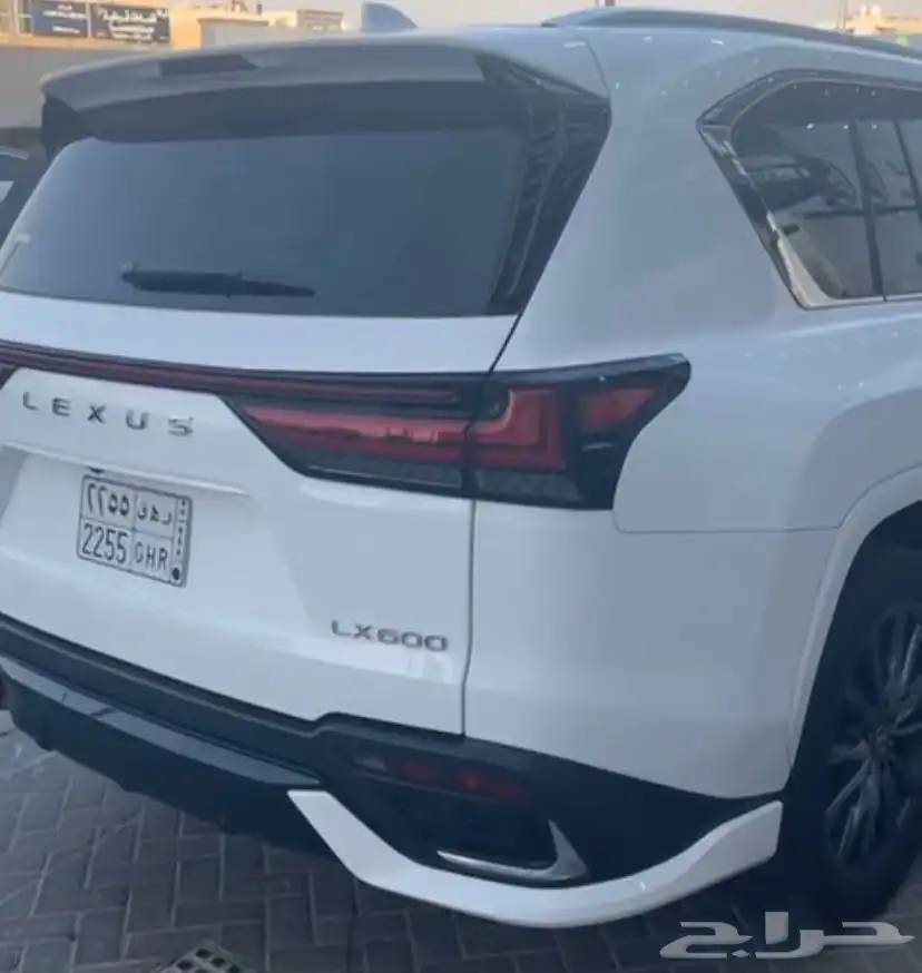 لكزس lx 600-2025 اف سبورت ماشي 26 الف اول مالك 2