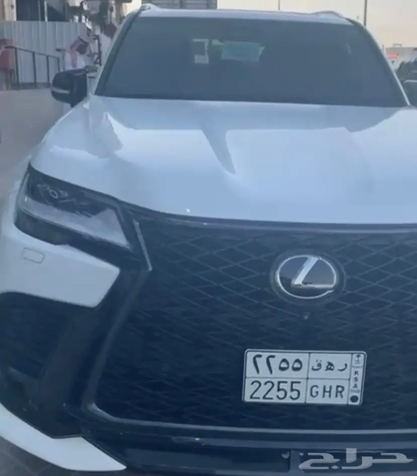لكزس lx 600-2025 اف سبورت ماشي 26 الف اول مالك 1