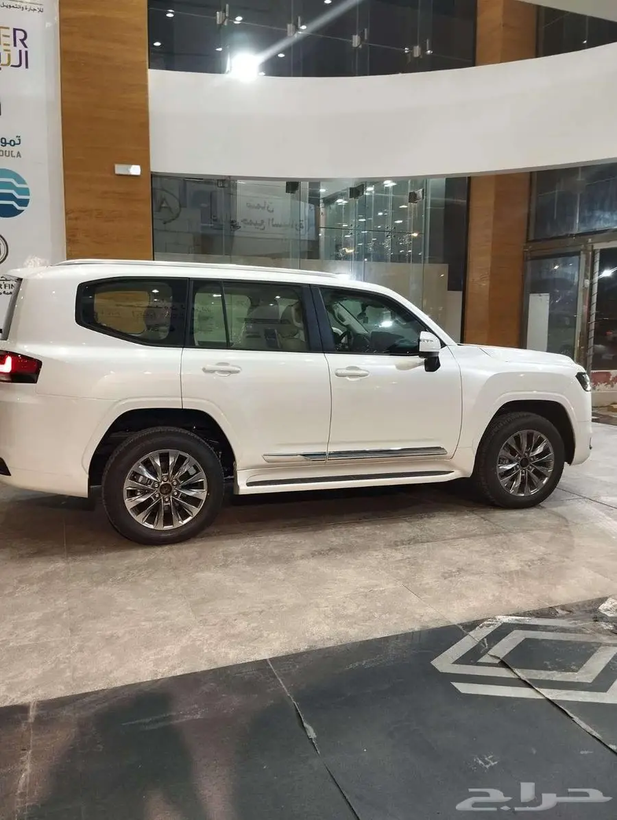 تويوتا لاندكروزر GXR L5 بنزين سعودي 2024 بطاقة جمركية 16