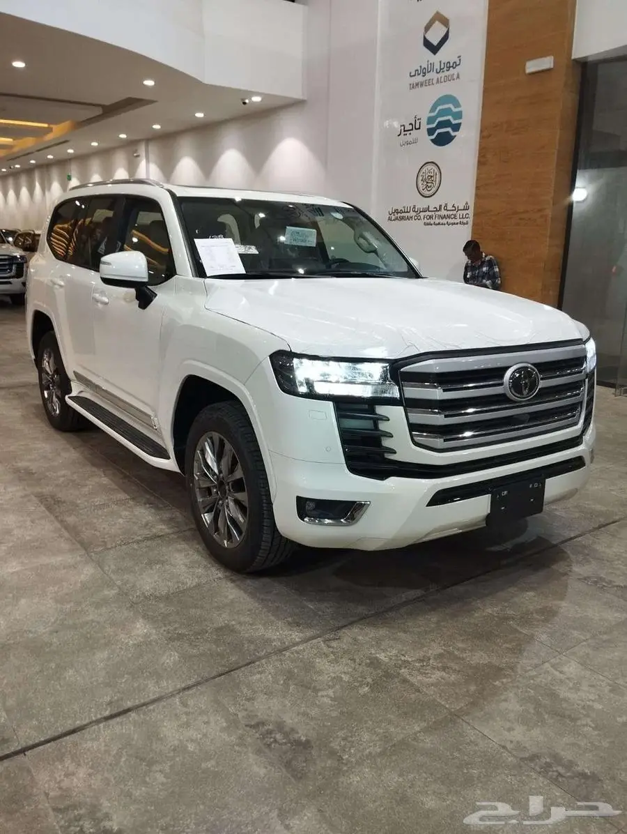 تويوتا لاندكروزر GXR L5 بنزين سعودي 2024 بطاقة جمركية 6