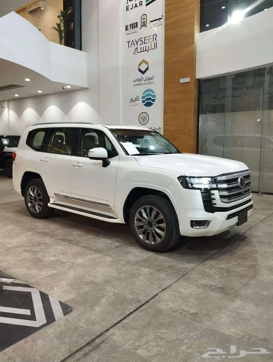 تويوتا لاندكروزر GXR L5 بنزين سعودي 2024 بطاقة جمركية 3