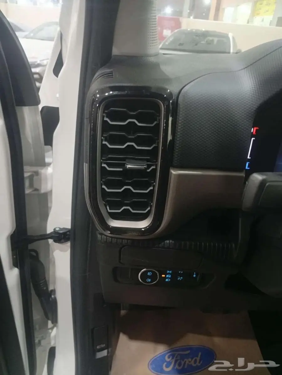 فورد ايفرست 2025 XLS استاندر 12