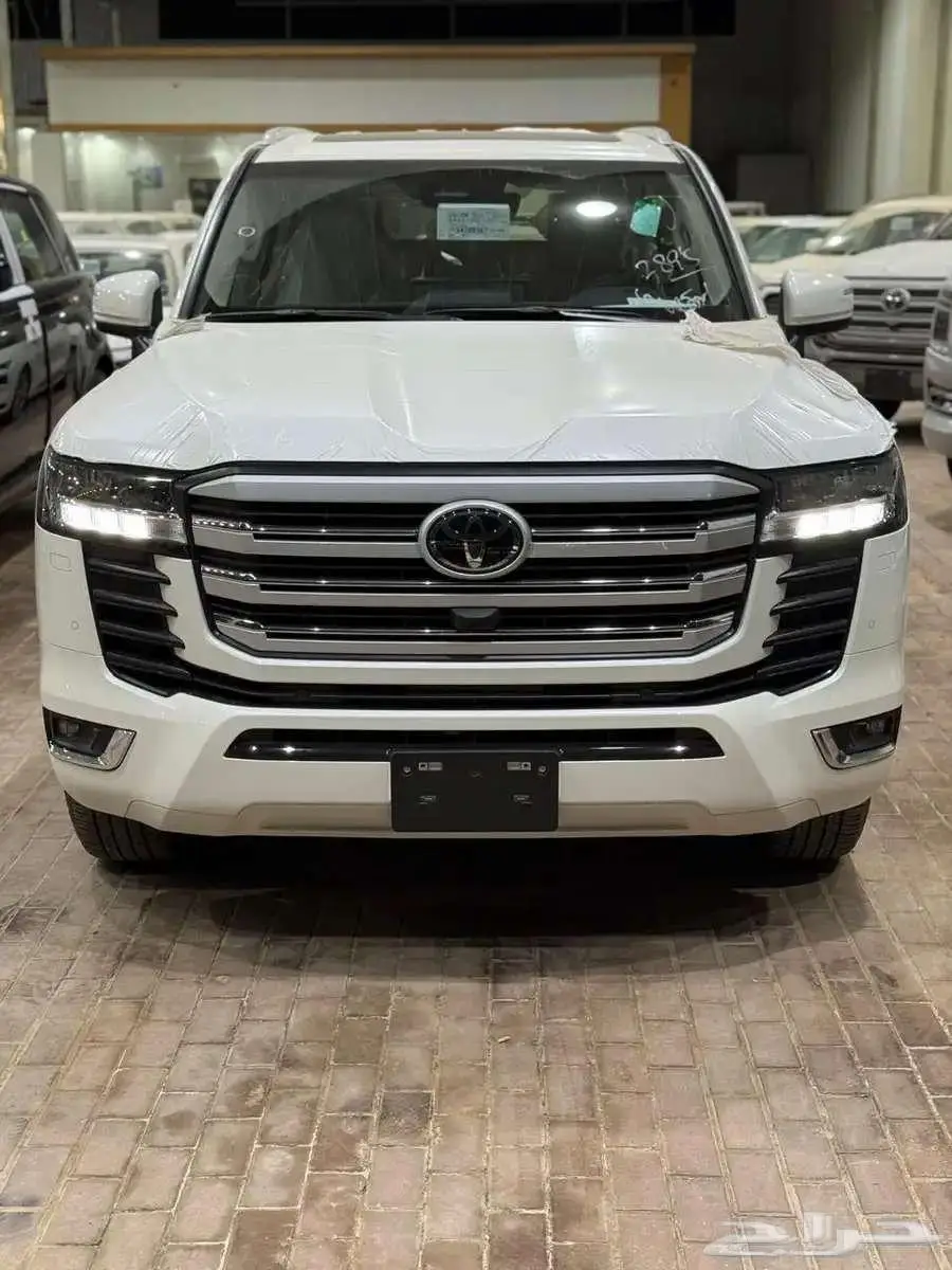 تويوتا لاندكروزر GXR4 بنزين سعودى 2025 كاش فقط 2