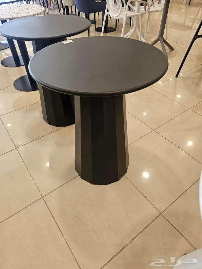 طاولات خارجية 8
