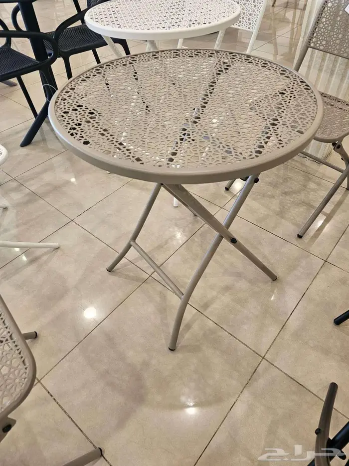 طاولات خارجية 4
