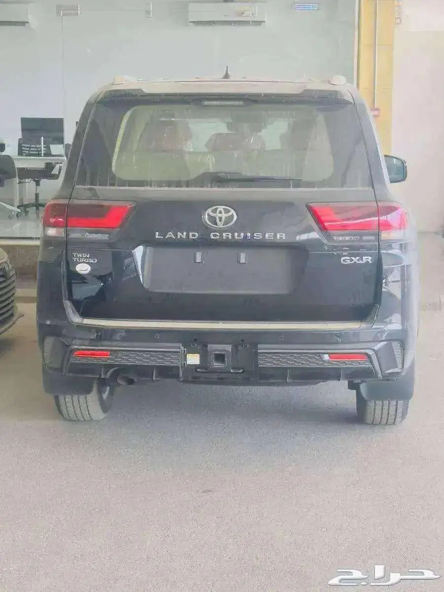 لاندكروزر جي اكس ار GXR L5 بنزين أسود خليحي 2024 لدى الحسن 3