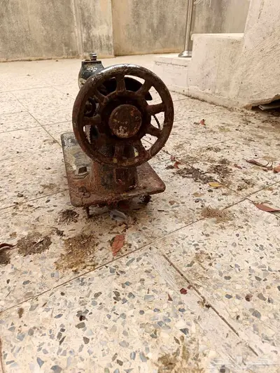 مكينه خياطه قديمه 1