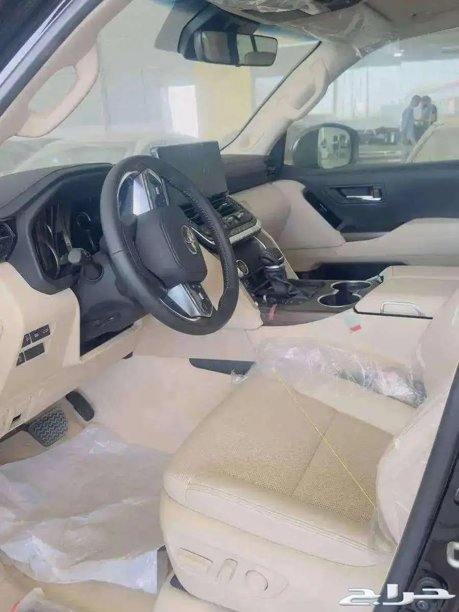 لاندكروزر جي اكس ار GXR L5 بنزين أسود خليحي 2024 لدى الحسن 5