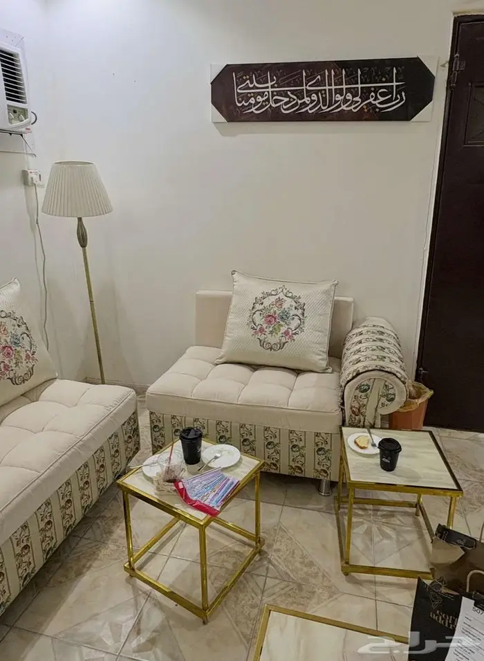 كنب مجلس ابيض نظيف 3