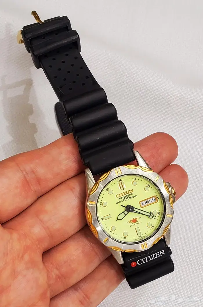 ساعة سيتيزن مضيئة بسفوري بالف ريال 1