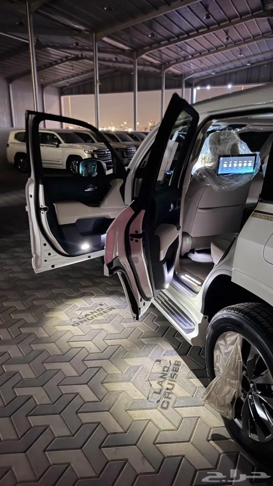 لأند كروزر Vxr نص فل بريمي 2025 15
