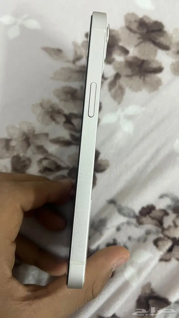 ايفون 13 ابيض 3