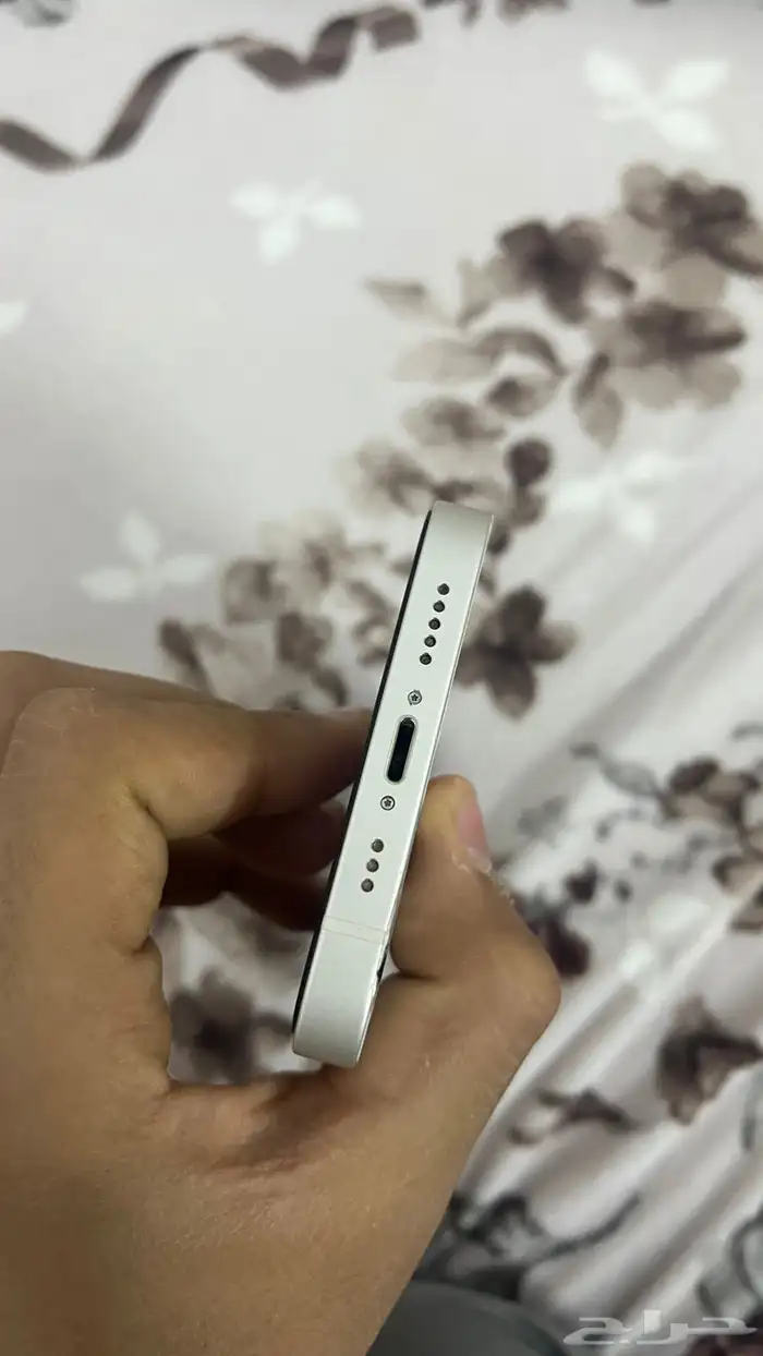 ايفون 13 ابيض 4