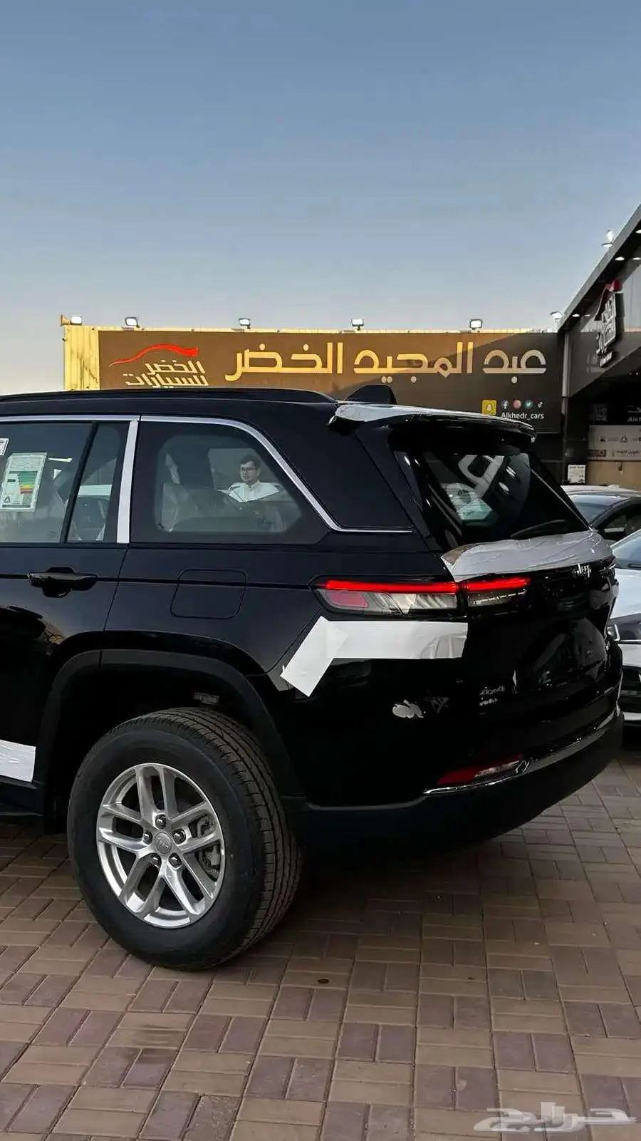 جيب جراند شيروكي لاريدو 2025 لدى الخضر للسيارات 2