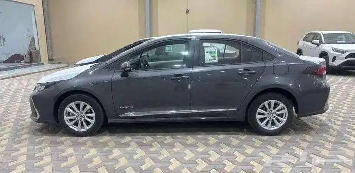 تويوتا كورولا XLI 2.0 مطور بنزين 2025 5