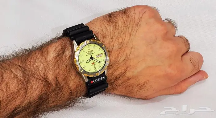 ساعة سيتيزن مضيئة بسفوري بالف ريال 9