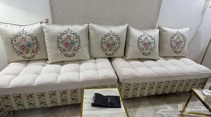 كنب مجلس ابيض نظيف 1