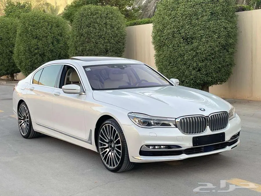 بي إم دبليو 750LI أبيض 2016 فل ماشي 25 ألف بحالة ممتازة 52