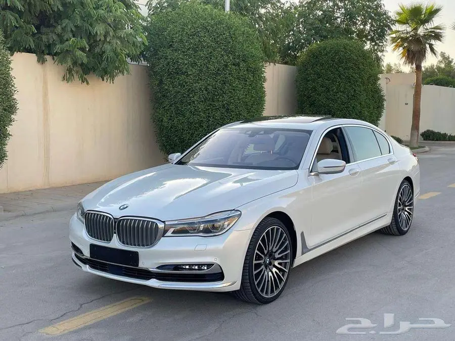 بي إم دبليو 750LI أبيض 2016 فل ماشي 25 ألف بحالة ممتازة 36
