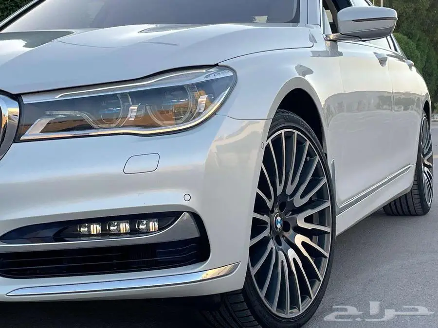 بي إم دبليو 750LI أبيض 2016 فل ماشي 25 ألف بحالة ممتازة 25