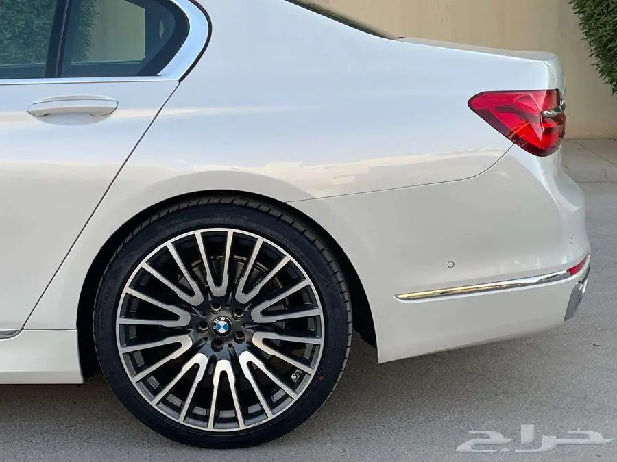بي إم دبليو 750LI أبيض 2016 فل ماشي 25 ألف بحالة ممتازة 23