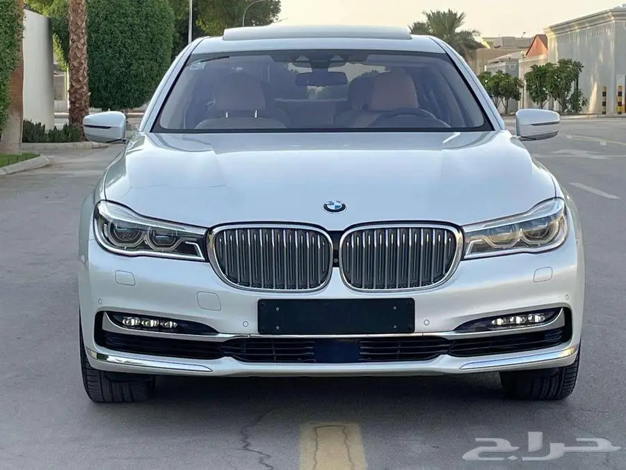بي إم دبليو 750LI أبيض 2016 فل ماشي 25 ألف بحالة ممتازة 17