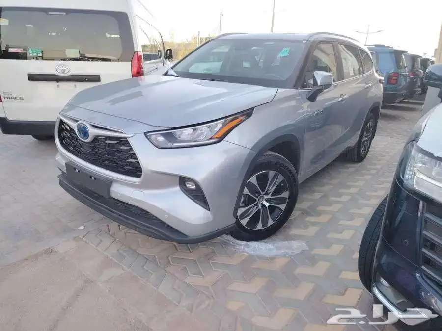تويوتا هايلاندر GLE هايبرد فضي لوحات 2024 0