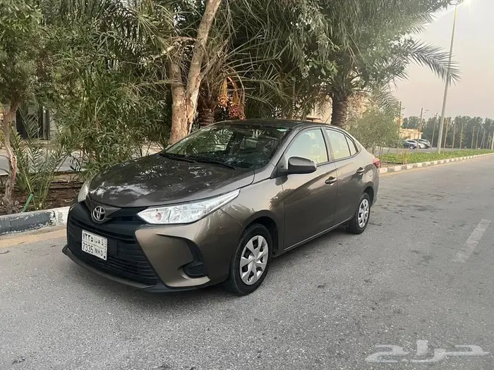 2022 تويوتا يارس 0