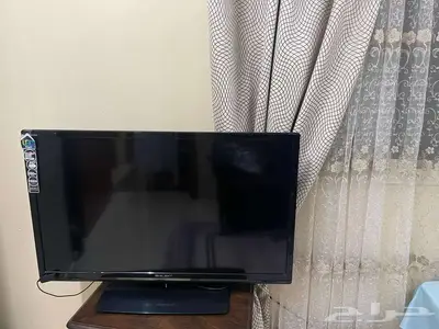سرير حديث الولادة و طاولة الطعام و شاشة 1