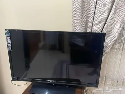 سرير حديث الولادة و طاولة الطعام و شاشة 2