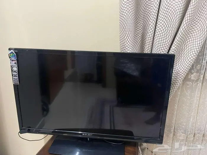 سرير حديث الولادة و طاولة الطعام و شاشة 2