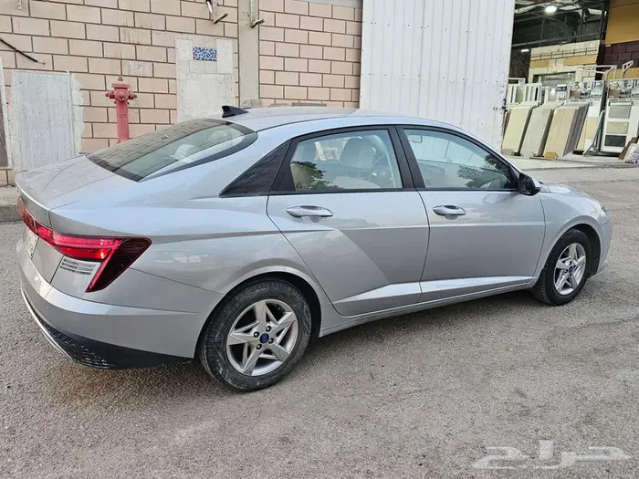 للبيع اكسنت 2024 3