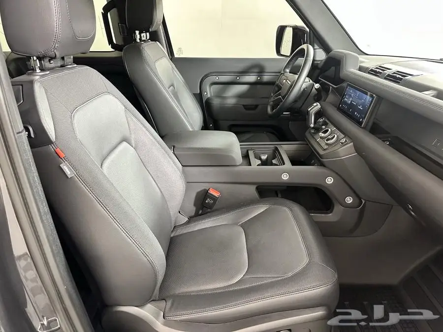 ديفندر 2023 90 X-DYNAMIC V6 لون خارجي كاربيثيان بحالة الجديد 7