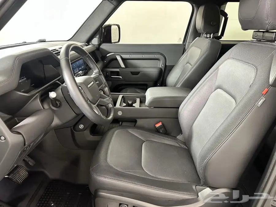 ديفندر 2023 90 X-DYNAMIC V6 لون خارجي كاربيثيان بحالة الجديد 10