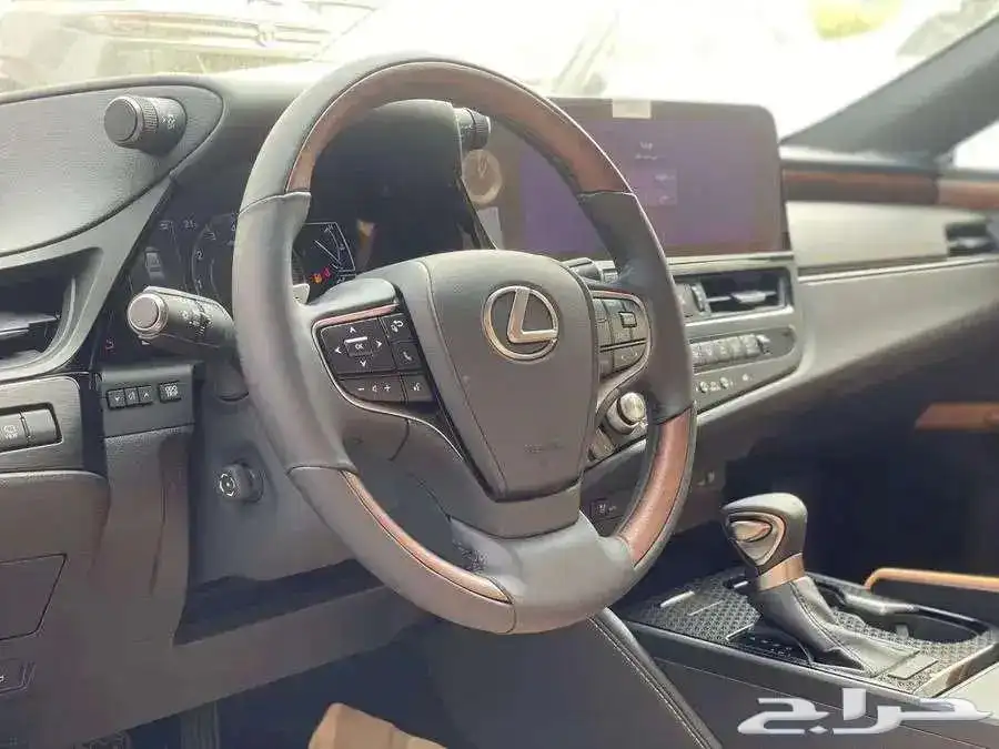لكزس ES350 (cc) 2025 3