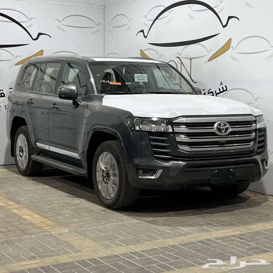 تويوتا لاندكروزر GXR 4 ديزل 2024 سعودى رمادي 3