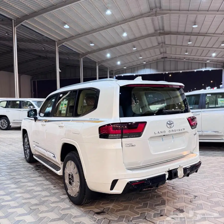 لأند كروزر Vxr نص فل بريمي 2025 32